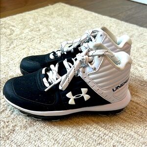 Under Armour Little Boys Cleats Size 1.5 Like New